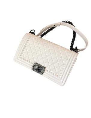Pre-Owned Chanel Medium Boy Bag – White Caviar Leather – Silver Hardware – Excellent Condition